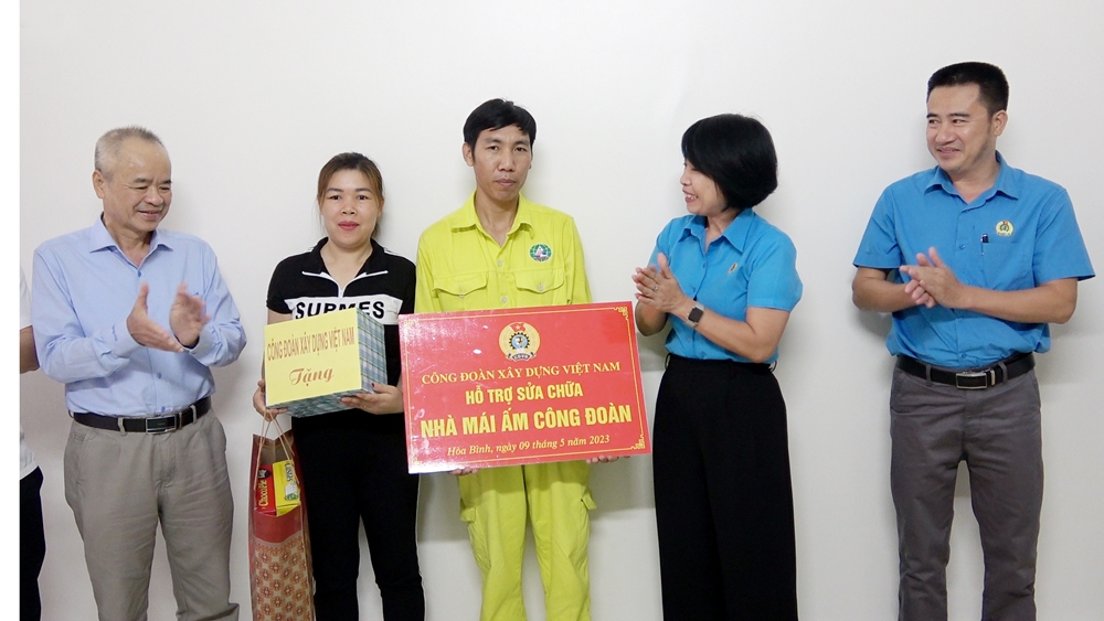 Công đoàn Xây dựng Việt Nam: Trao tặng nhà “Mái ấm Công đoàn” cho đoàn viên có hoàn cảnh khó khăn