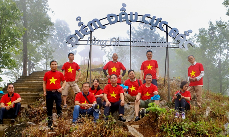 Văn nghệ sĩ vùng biển Hạ Long sáng tác trên vùng rừng Việt Bắc