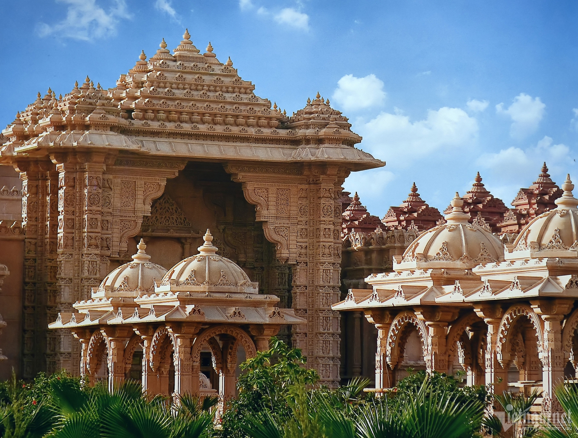 Ngôi đền kỳ vĩ xây từ 6.000 tấn sa thạch hồng, không tốn một mẩu sắt thép