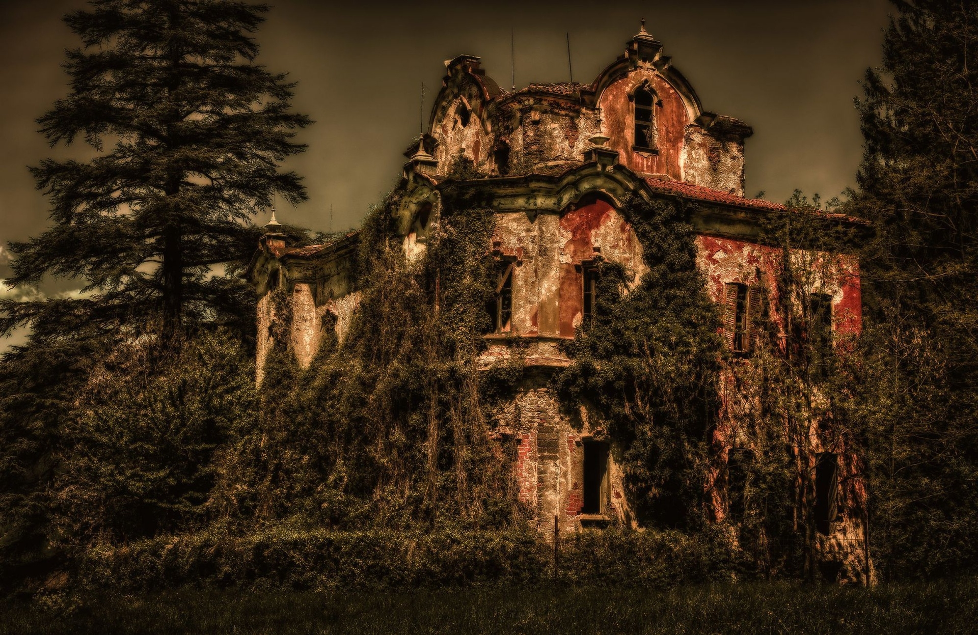10 ngôi nhà bỏ hoang nổi tiếng thế giới