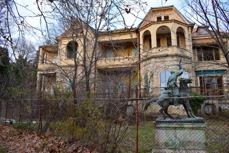 10 ngôi nhà bỏ hoang nổi tiếng thế giới