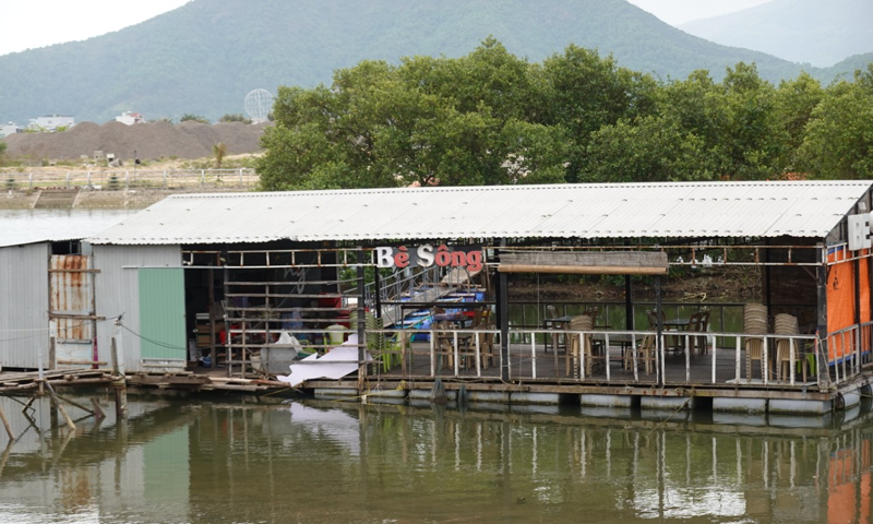 Quy Nhơn (Bình Định): Cưỡng chế nhà hàng nổi tự phát để đảm bảo môi trường
