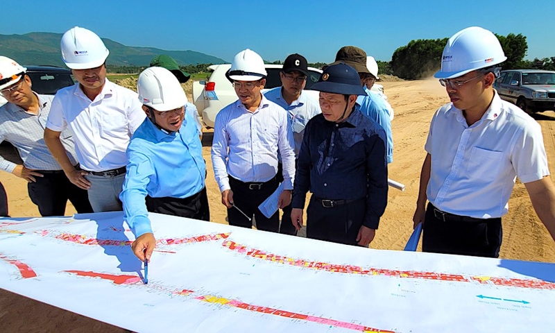 Tuyến cao tốc Bắc - Nam đoạn qua địa bàn tỉnh Quảng Ngãi: Yêu cầu các nhà thầu phải đẩy mạnh tiến độ thi công dự án