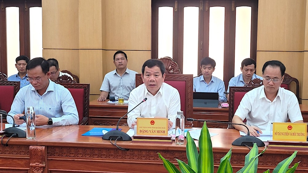 Chủ tịch UBND tỉnh Quảng Ngãi “truy” nhà thầu cao tốc Bắc - Nam