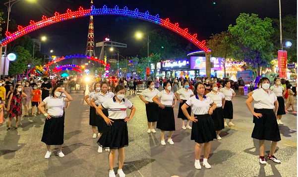 Nghệ An: Chính thức khai trương phố đi bộ tại thành phố Vinh
