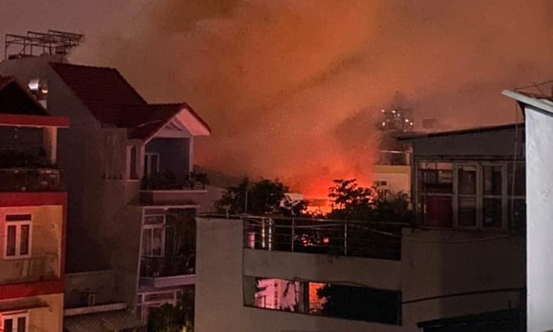 Cháy nhà 3 tầng ở TP.HCM, một người chết, 2 người bị thương