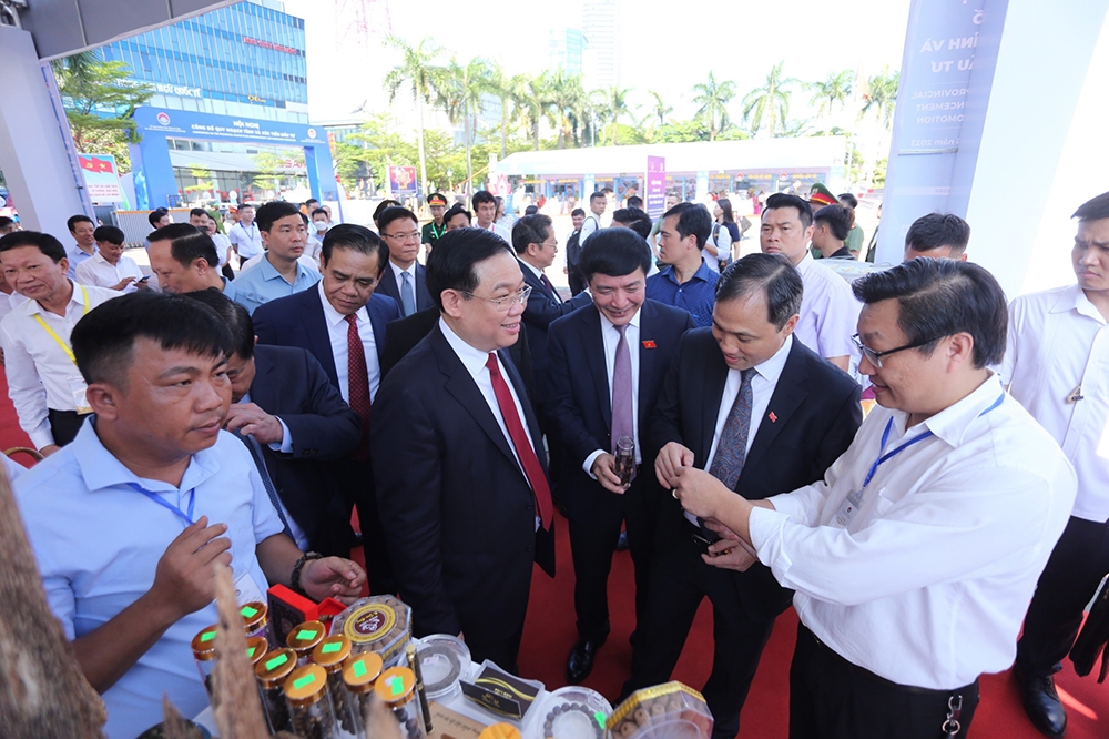 Phó Thủ tướng Chính phủ Trần Hồng Hà trao Quyết định Quy hoạch tỉnh Hà Tĩnh thời kỳ 2021 - 2030, tầm nhìn đến 2050
