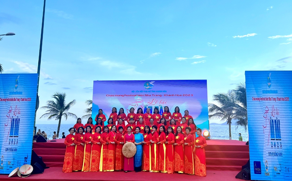 Festival Biển Nha Trang 2023: Tôn vinh vẻ đẹp áo dài Việt Nam
