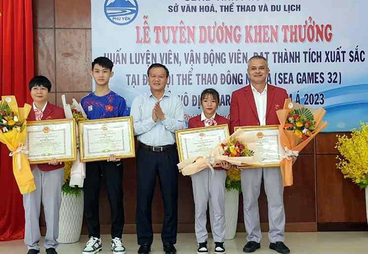 Phú Yên: Tuyên dương vận động viên xuất sắc tại SEA Games lần thứ 32 và Giải vô địch Karate Đông Nam Á 2023