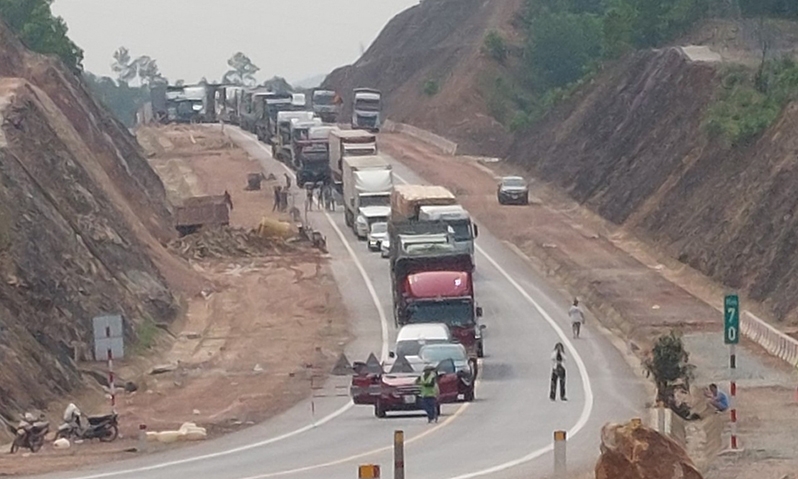 Vì sao cấm xe tải trọng trên 10 tấn vào cao tốc Cam Lộ - La Sơn?