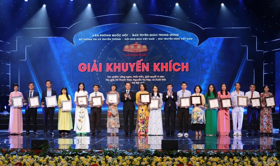 67 tác phẩm báo chí xuất sắc được trao Giải Diên Hồng lần thứ nhất