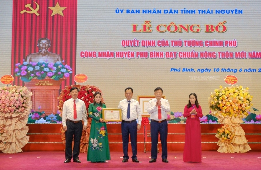 Thái Nguyên: Công bố huyện Phú Bình đạt chuẩn nông thôn mới