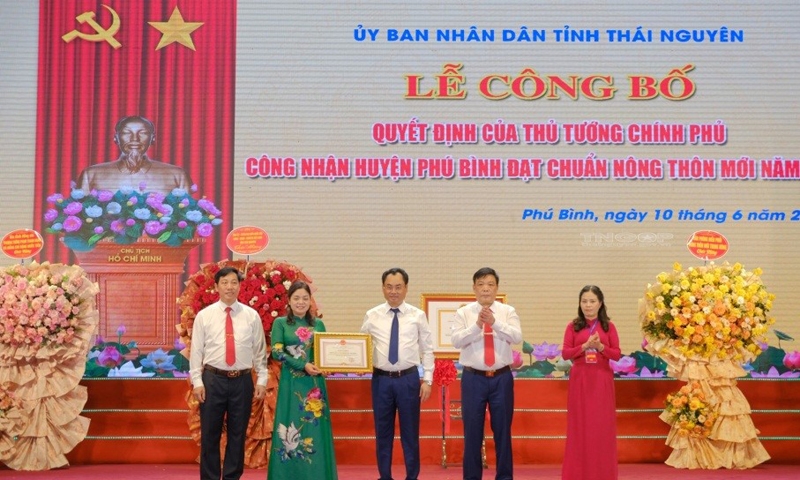 Thái Nguyên: Công bố huyện Phú Bình đạt chuẩn nông thôn mới