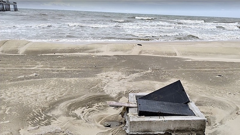 Bà Rịa – Vũng Tàu: Phát hiện nhiều hố nước và ống xả thải ra biển Hồ Tràm