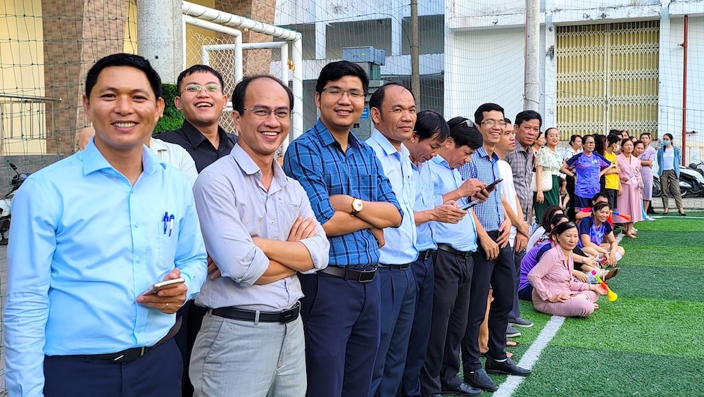 Rộn tiếng cười tại trận giao hữu bóng đá giữa Ban Quản lý dự án đầu tư xây dựng các công trình giao thông tỉnh Quảng Ngãi và PTQ