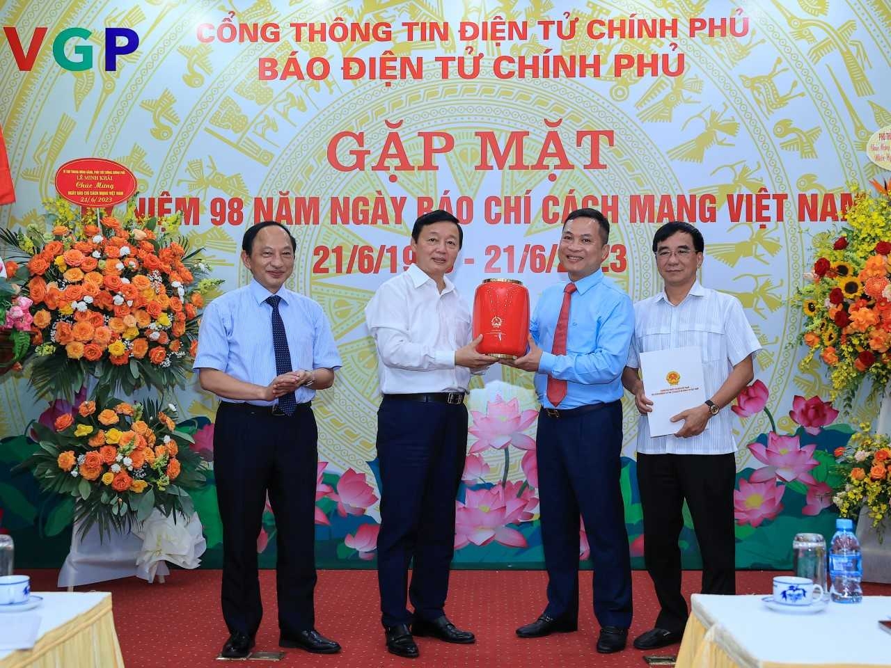 Phó Thủ tướng Trần Hồng Hà dự buổi gặp mặt kỷ niệm 98 năm Ngày Báo chí Cách mạng Việt Nam tại Cổng TTĐT Chính phủ