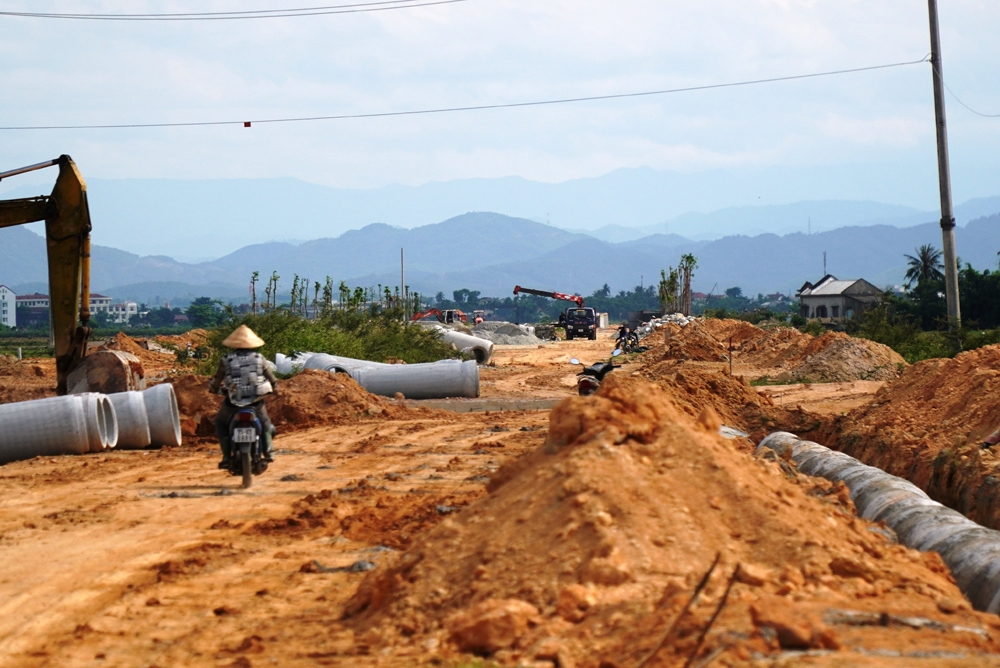 Ngổn ngang đường Chợ Mai - Tân Mỹ sau hơn 4 năm thi công.