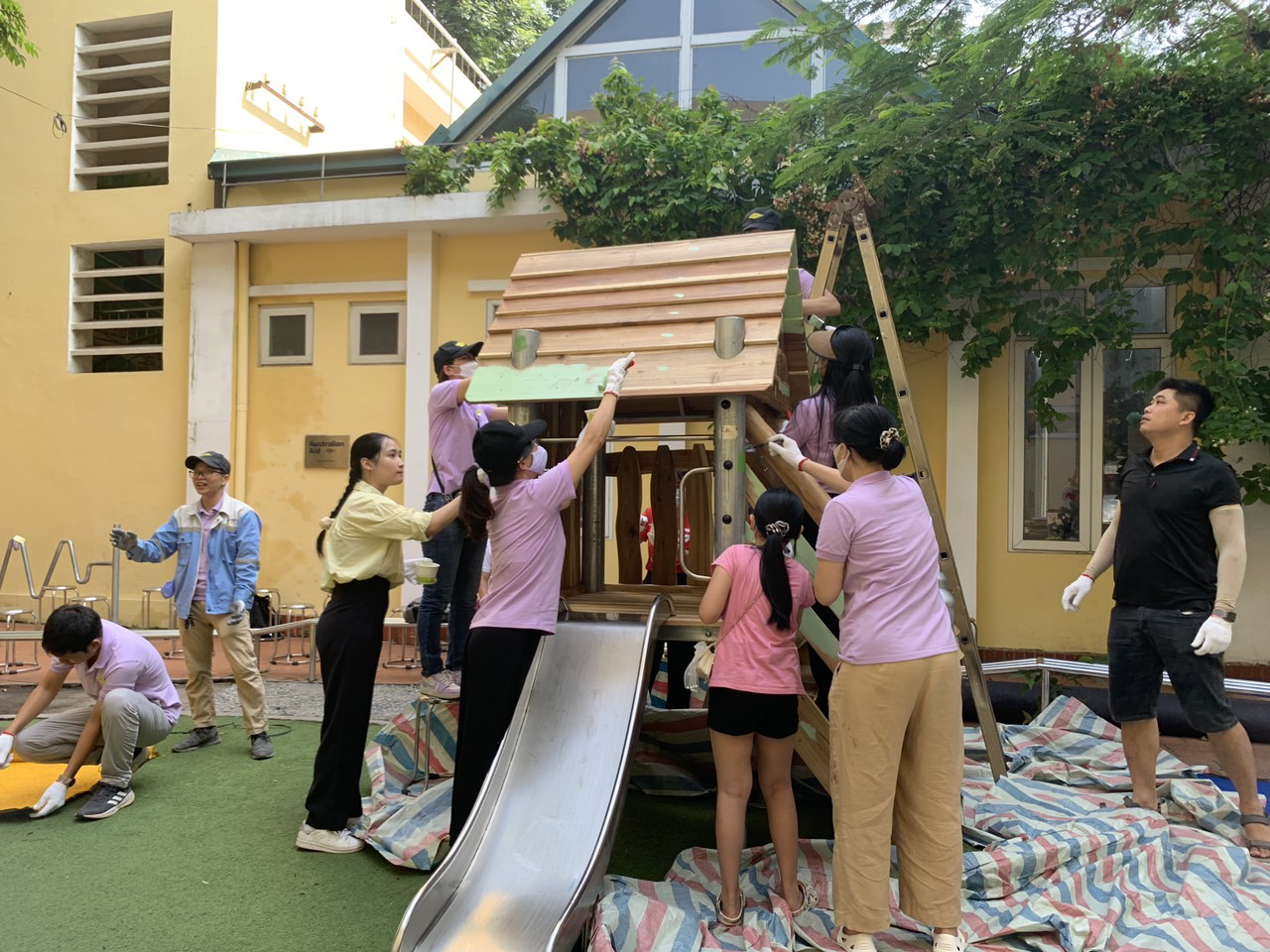 Bàn giao sân chơi hòa nhập cho trẻ em khiếm thị trường PTCS Nguyễn Đình Chiểu