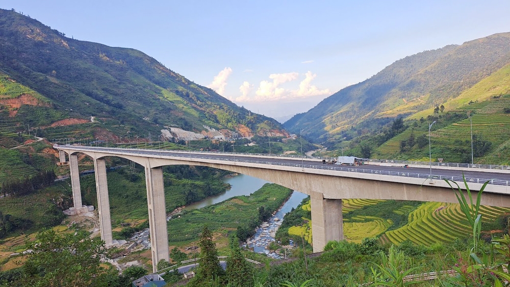 Xây dựng cầu cạn cao tốc ở Đồng bằng sông Cửu Long vì lợi ích lâu dài