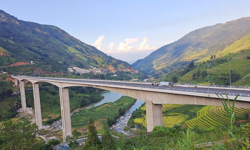 Xây dựng cầu cạn cao tốc ở Đồng bằng sông Cửu Long vì lợi ích lâu dài