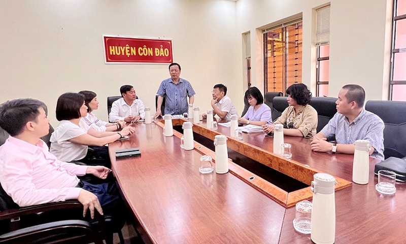 Đoàn công tác của Báo Xây dựng làm việc tại huyện Côn Đảo