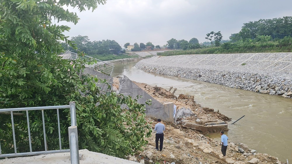 Vĩnh Phúc: Công trình kè sông Phó Đáy bị sập