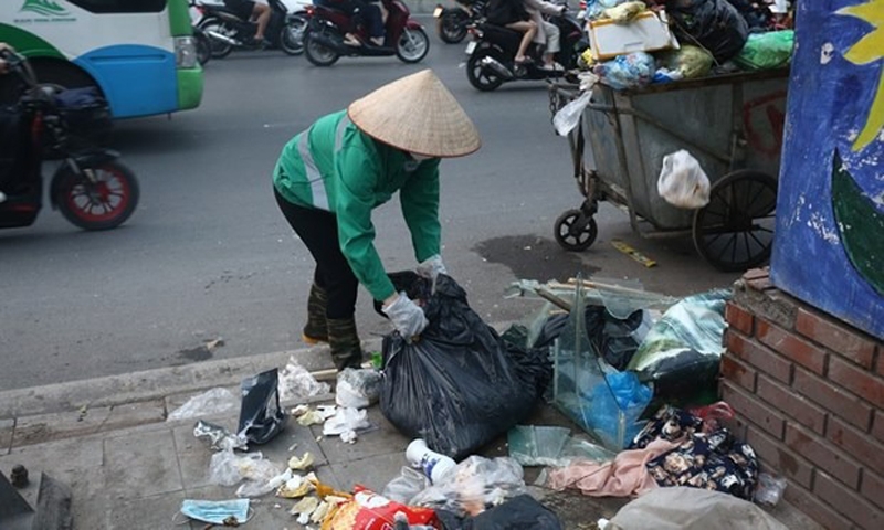 Những bất cập trong thu gom và xử lý rác thải tại Hà Nội