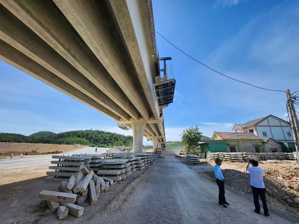 Nghệ An: Bảo vệ thi công cầu cạn Diễn Đoài trên Quốc lộ 48 vượt đường bộ cao tốc Bắc Nam