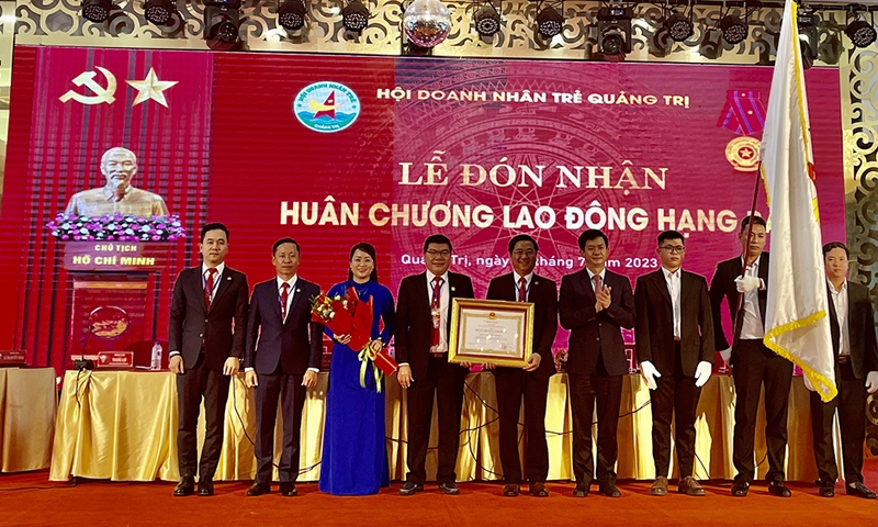 Hội Doanh nhân trẻ tỉnh Quảng Trị đón nhận Huân chương Lao động hạng Ba