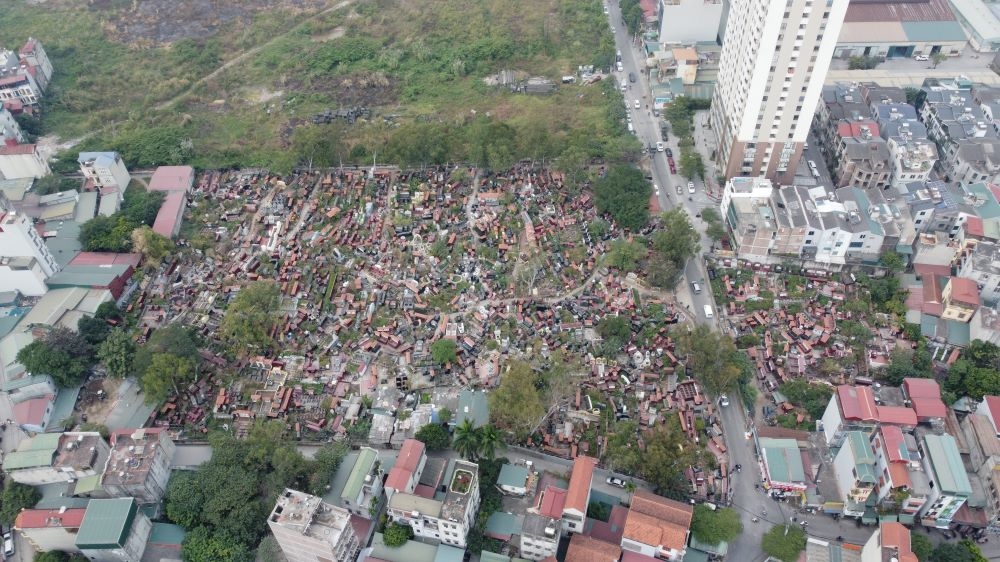 Hà Nội: Nhà ở xã hội bị đẩy ra khu mồ mả, đất lấn chiếm