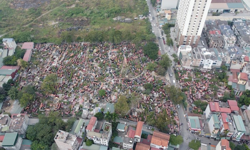 Hà Nội: Nhà ở xã hội bị đẩy ra khu mồ mả, đất lấn chiếm