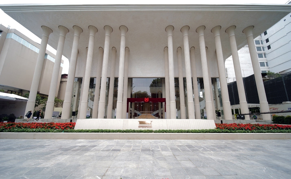 Thủ tướng Phạm Minh Chính cắt băng khánh thành Nhà hát Hồ Gươm