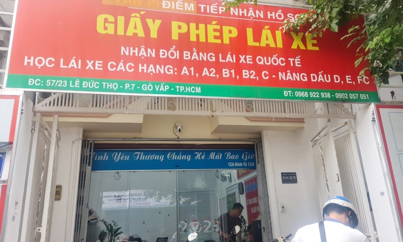 Cần làm rõ những “chiêu trò” của Văn phòng tiếp nhận hồ sơ lái xe ở Thành phố Hồ Chí Minh?