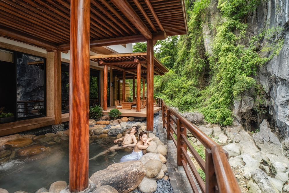 Onsen mùa hè - liệu pháp vàng cho thanh xuân