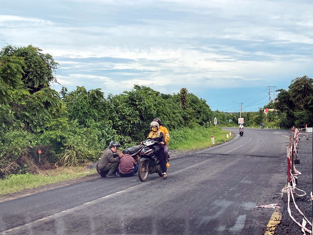 Đắk Nông: Công ty Xây dựng Hoàng Vũ thi công Quốc lộ 14 thiếu an toàn gây tai nạn giao thông