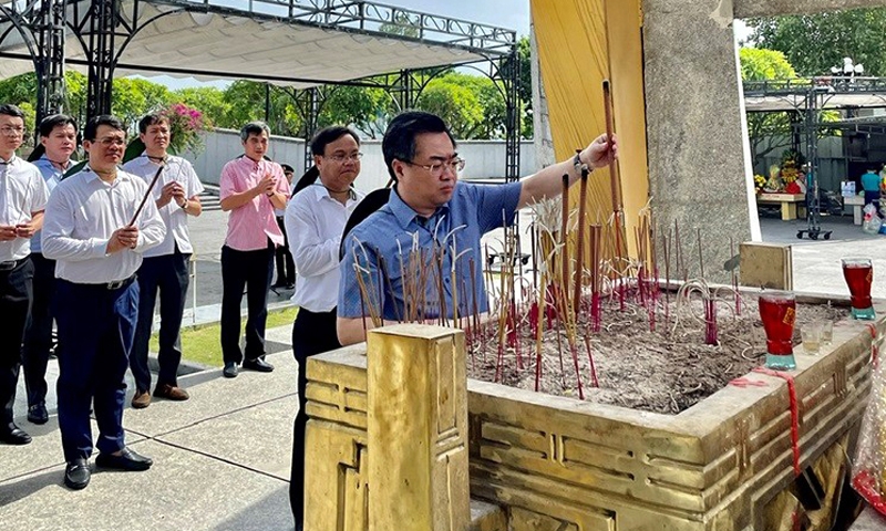 Quảng Trị: Bộ trưởng Nguyễn Thanh Nghị cùng Đoàn công tác dâng hương tri ân các anh hùng liệt sỹ