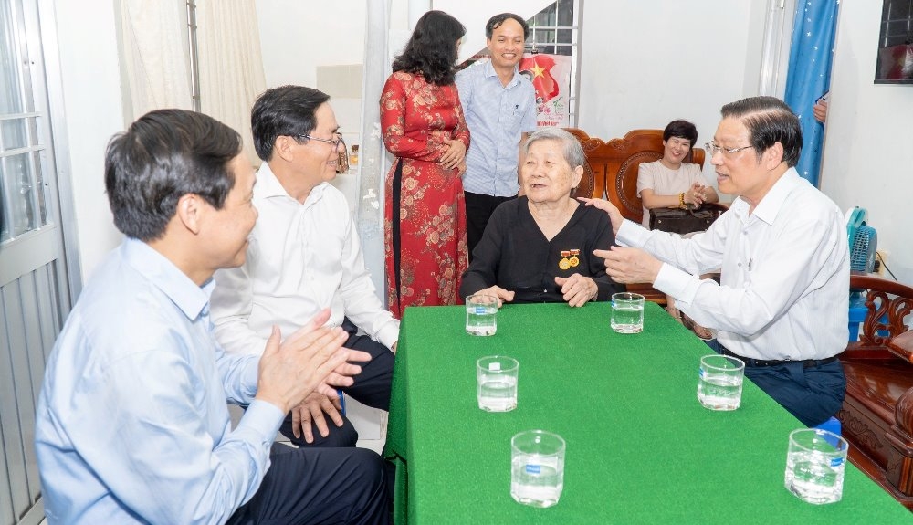 Trưởng Ban Nội chính Trung ương và lãnh đạo tỉnh Bà Rịa – Vũng Tàu thăm, tặng quà các gia đình chính sách