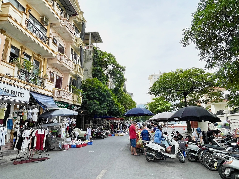 Thành phố Hà Nội yêu cầu rà soát, tìm địa điểm mới cho chợ Nhà Xanh
