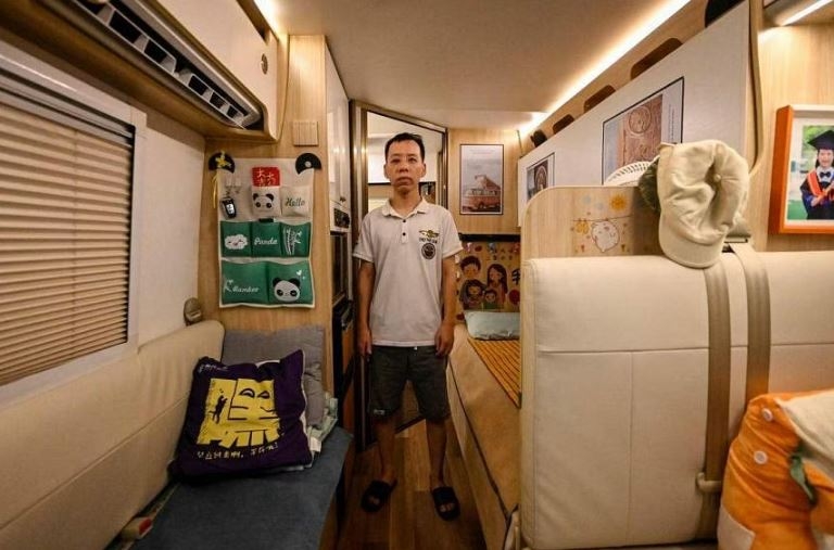 Giá nhà đắt đỏ, giới trẻ Trung Quốc chọn sống trong ‘nhà xe’