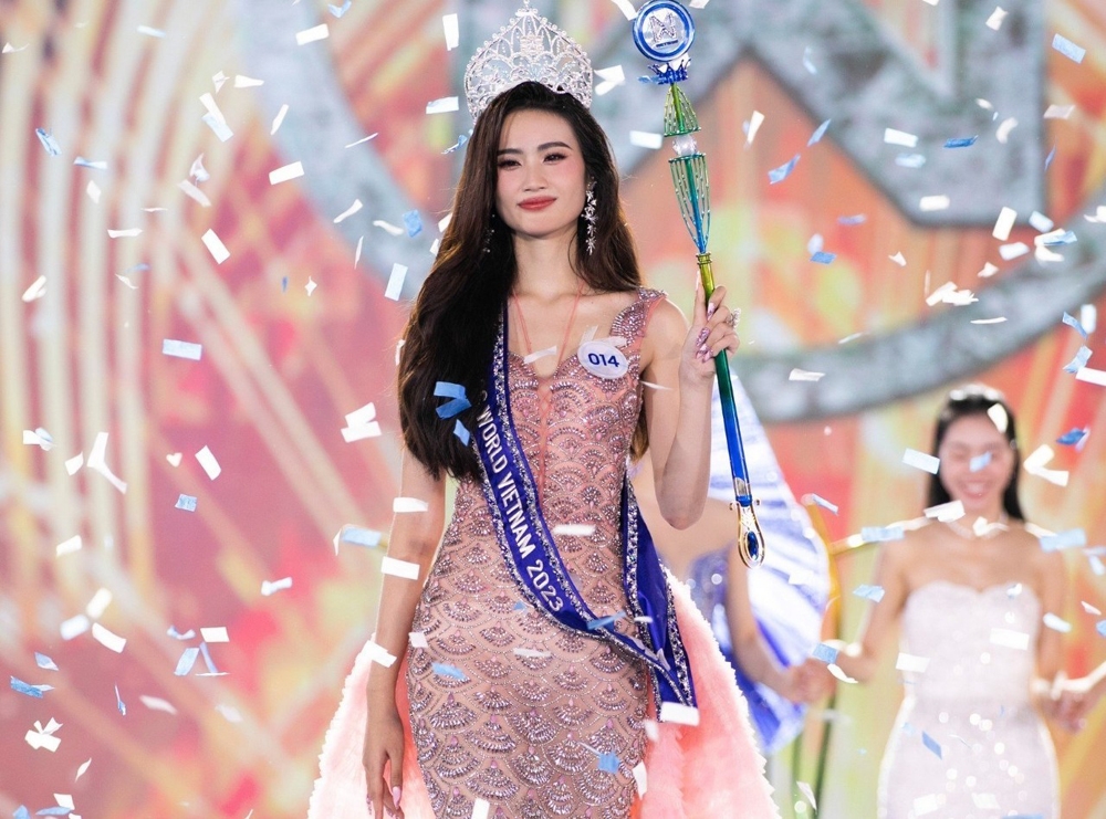 Người đẹp quê Bình Định Huỳnh Trần Ý Nhi đăng quang Hoa hậu Thế giới Việt Nam 2023