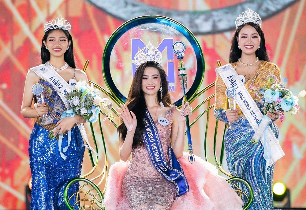 Người đẹp quê Bình Định Huỳnh Trần Ý Nhi đăng quang Hoa hậu Thế giới Việt Nam 2023