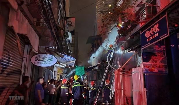 Hà Nam: Kịp thời giải cứu 6 người mắc kẹt trong đám cháy