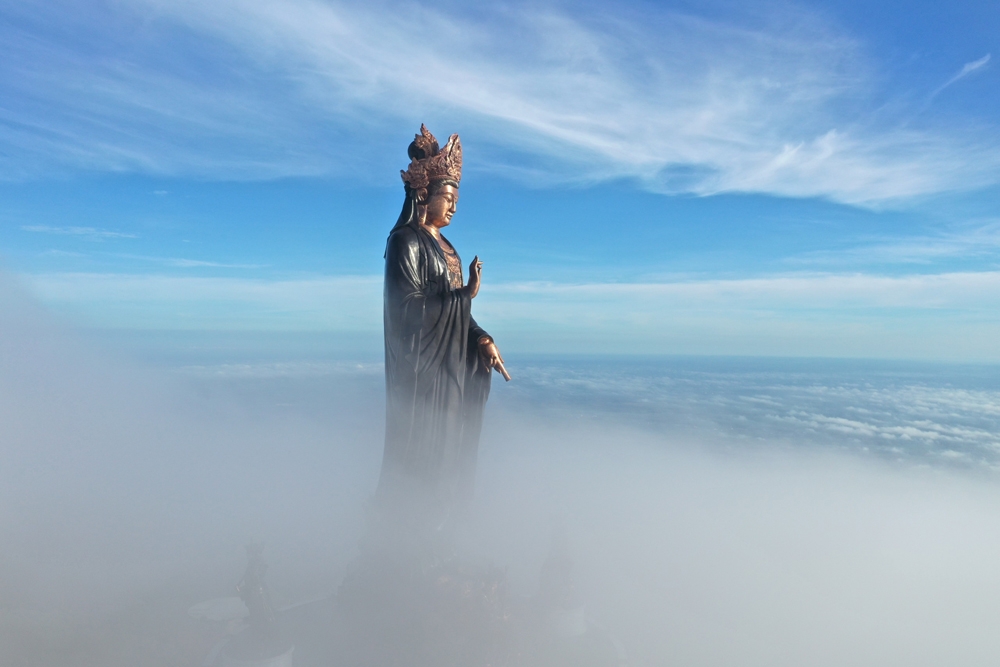 Núi Bà Đen mùa mưa khiến nhiều du khách liên tưởng đến Đà Lạt