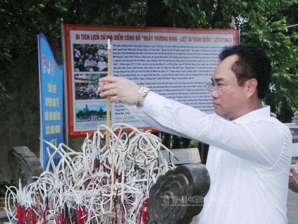 Thái Nguyên: Dâng hương tưởng nhớ các anh hùng liệt sĩ tại Khu di tích lịch sử quốc gia 27/7