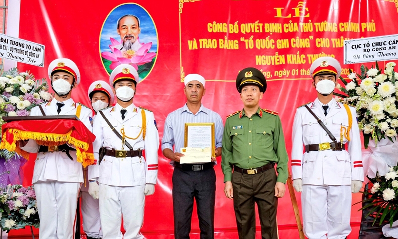 Lâm Đồng: Trao bằng Tổ quốc ghi công cho 3 chiến sỹ hy sinh trên đèo Bảo Lộc