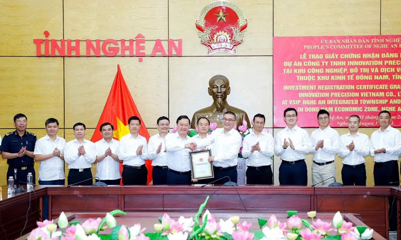 Nghệ An: Trao Giấy chứng nhận đăng ký đầu tư cho dự án Công ty TNHH Innovation Precision Việt Nam