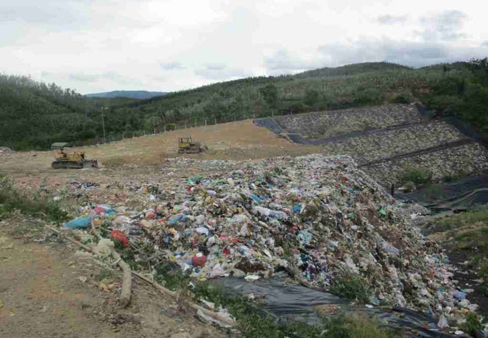 Phú Yên: Đóng cửa bãi rác và di dời nghĩa trang không phù hợp quy hoạch