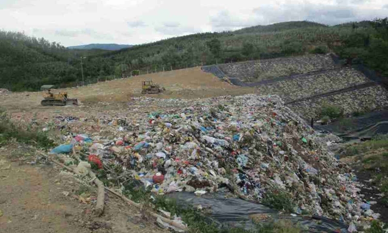 Phú Yên: Đóng cửa bãi rác và di dời nghĩa trang không phù hợp quy hoạch
