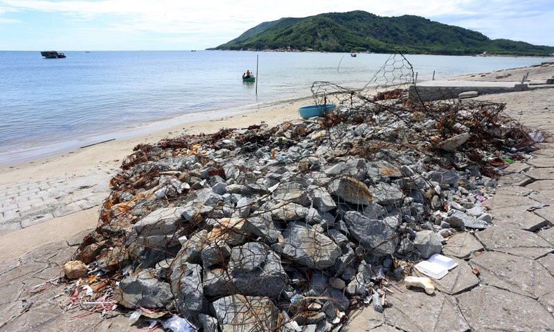 Hà Tĩnh: Kè biển Cẩm Nhượng sạt lở tiềm ẩn nguy hiểm mùa mưa bão