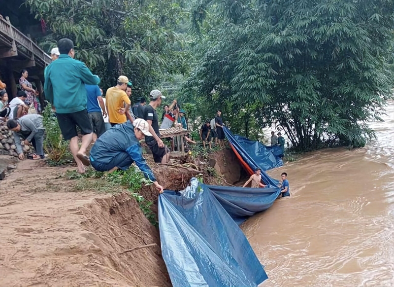 Nghệ An: Mưa lớn làm nhiều xã miền núi sạt lở nghiêm trọng